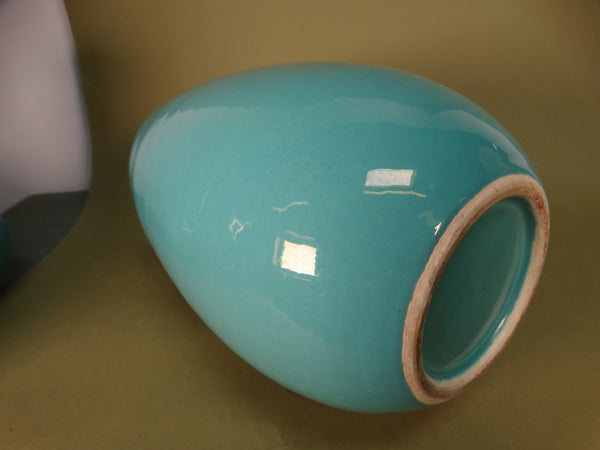 Bauer Han Thrown Fred Johnson Vase in Turquoise B3235