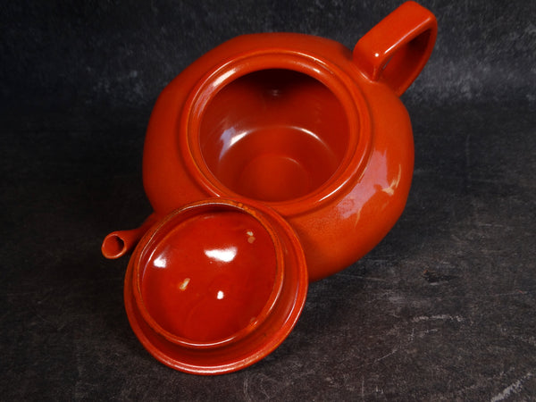 Catalina Teapot in Toyon Red over White Clay C524