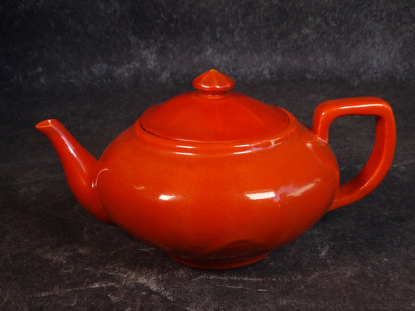 Catalina Teapot in Toyon Red over White Clay C524
