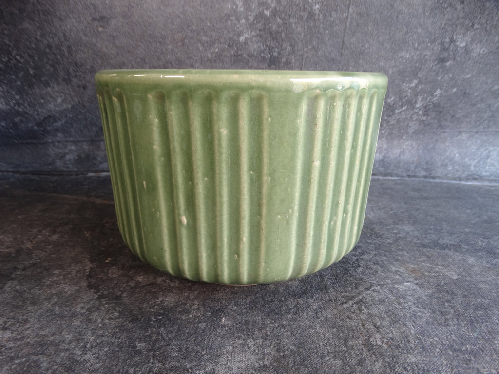 Garden City Fluted Pot in Light Green CA2420