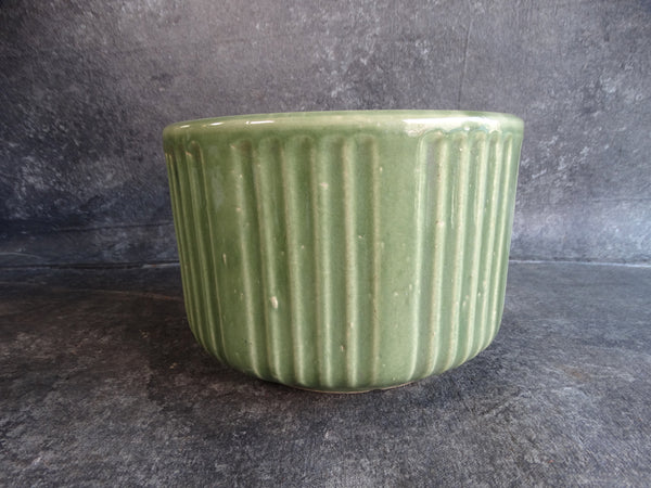 Garden City Fluted Pot in Light Green CA2420