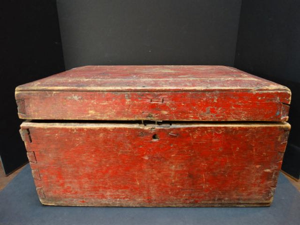Wood Trunk – Red
