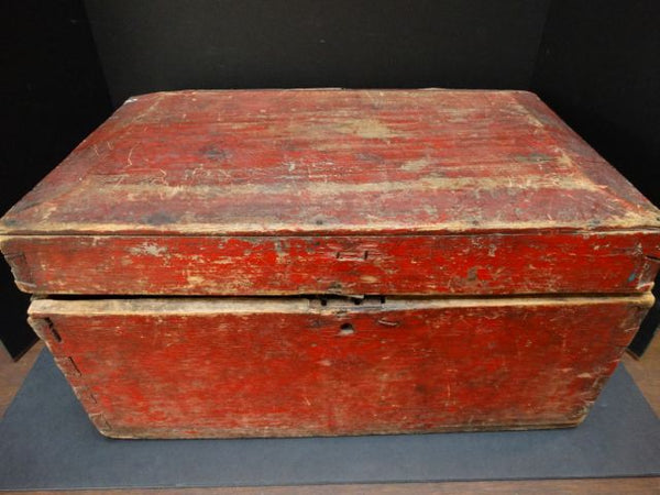 Wood Trunk – Red