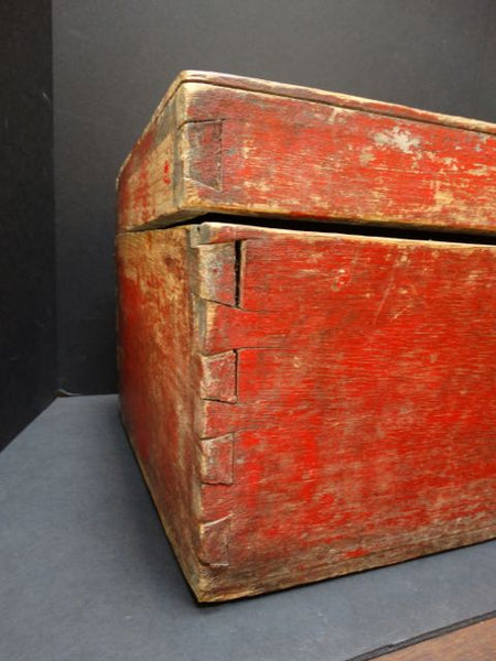 Wood Trunk – Red