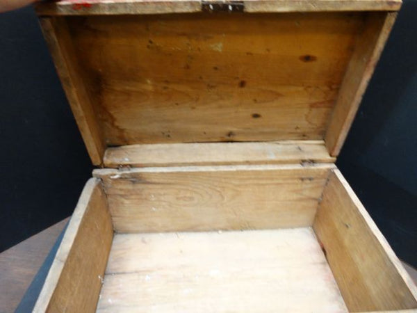 Wood Trunk – Red