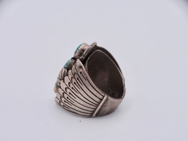 Navajo Three-Stone in Sawtooth Setting Turquoise Ring 1950s J516