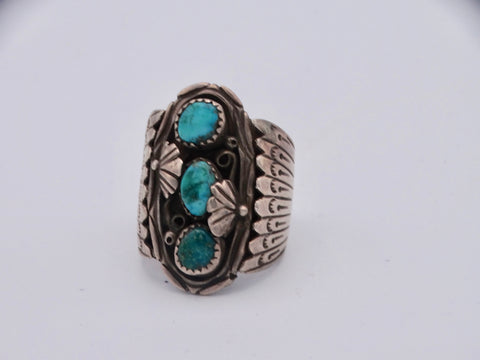 Navajo Three-Stone in Sawtooth Setting Turquoise Ring 1950s J516