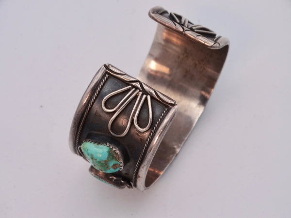 Navajo Silver & 5 Turquoises Shadow Motif Setting with Leaves Flanking Center Stone Cuff J576