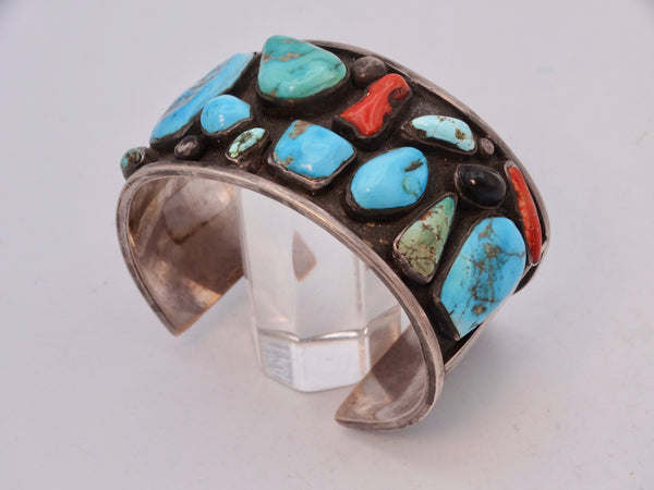 Navajo Shadowbox Design Cuff with 12 Assorted Stones J586