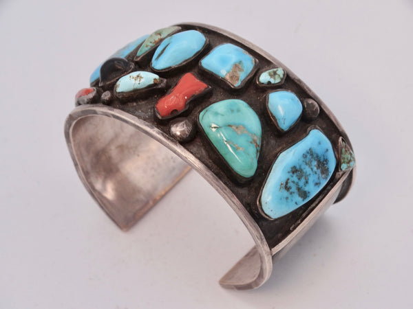 Navajo Shadowbox Design Cuff with 12 Assorted Stones J586