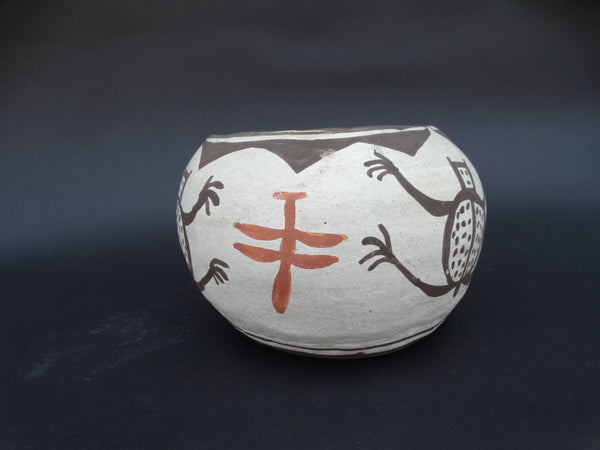 Native American Zuni Pottery Olla